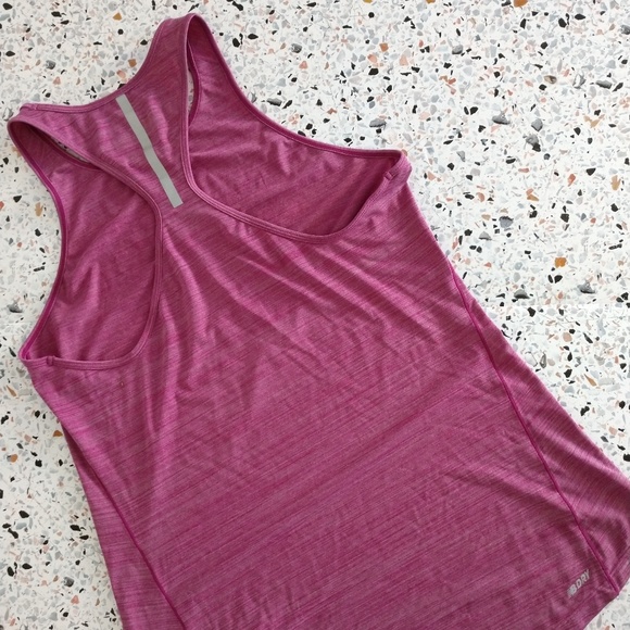 Workout top - Picture 2 of 3